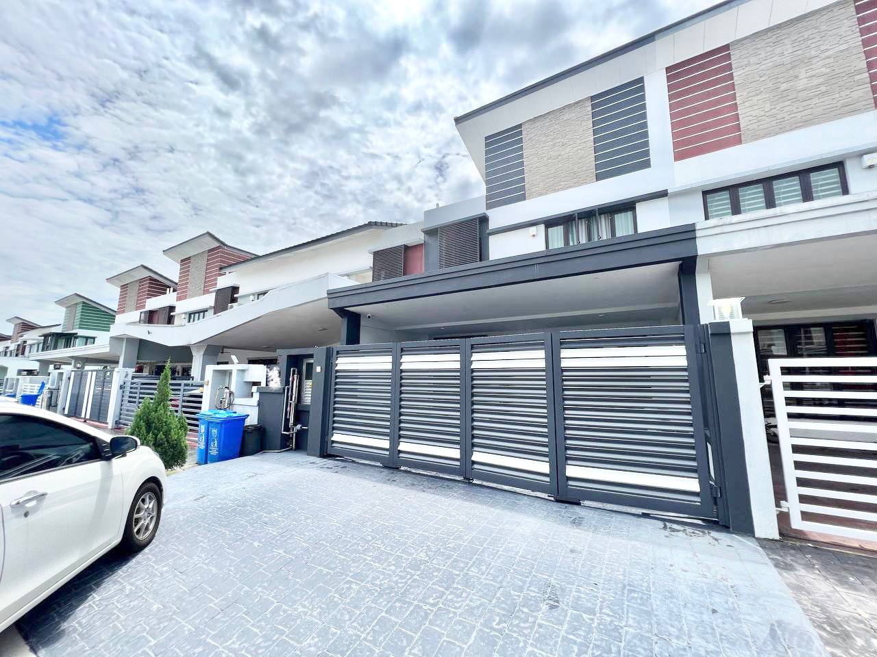 RENOVATED 4r4b 2630sqft 2Storey House Anggun 2 - photo 2