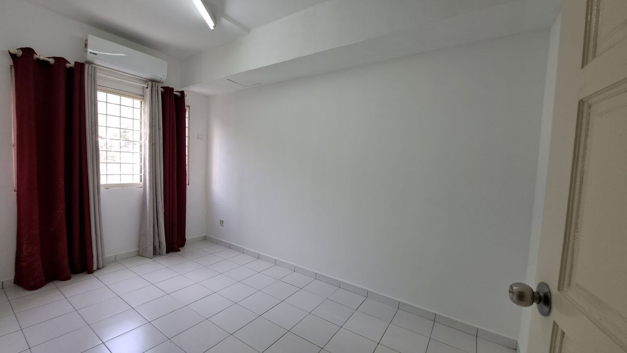 RENOVATED DUPLEX 4r2b 1500sqft Sri Suajaya Condo - photo 2