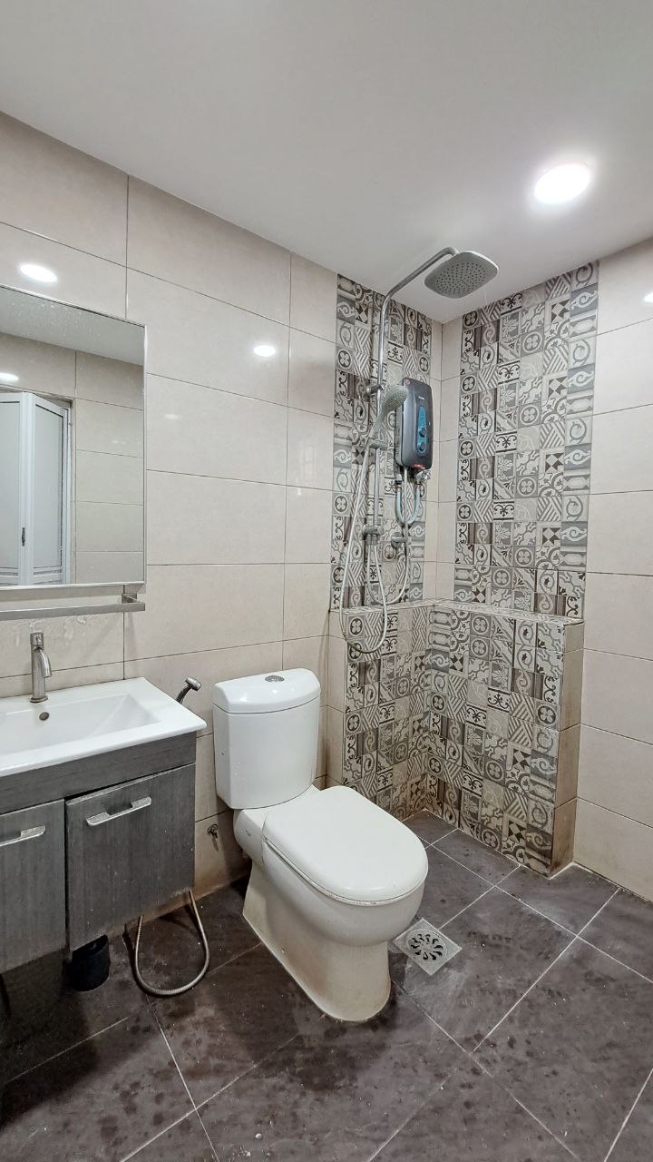RENOVATED DUPLEX 4r2b 1500sqft Sri Suajaya Condo - photo 6