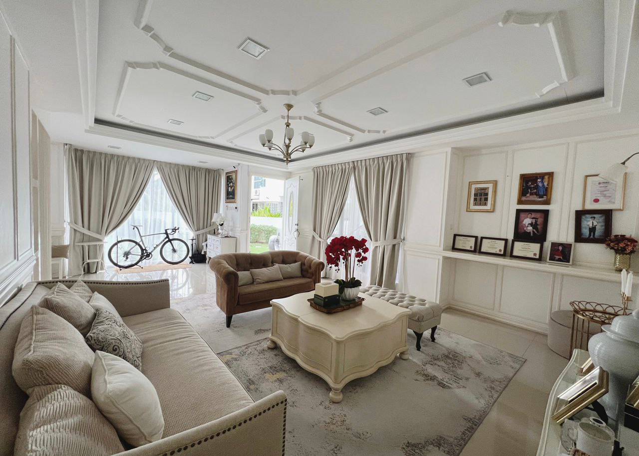 English Concept PARTIALLY FURNISHED Double Storey