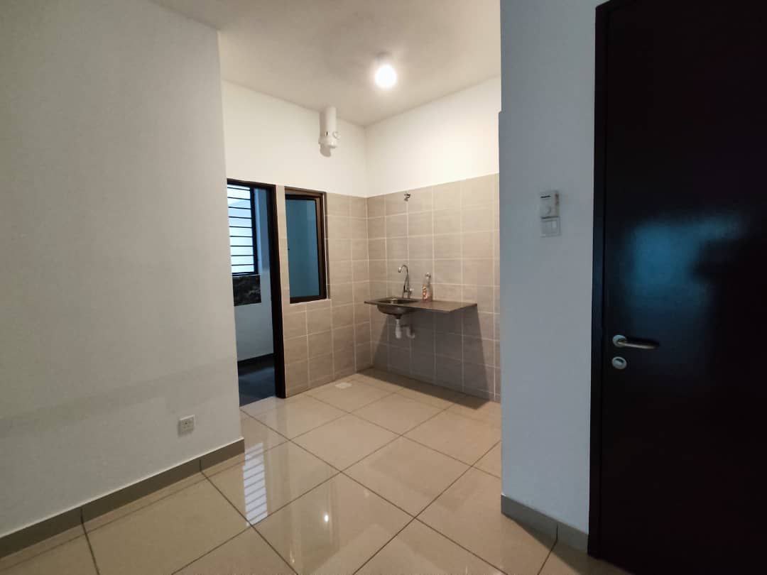 Well Maintained w2 parking 3r2b Zamrud Residence - photo 2