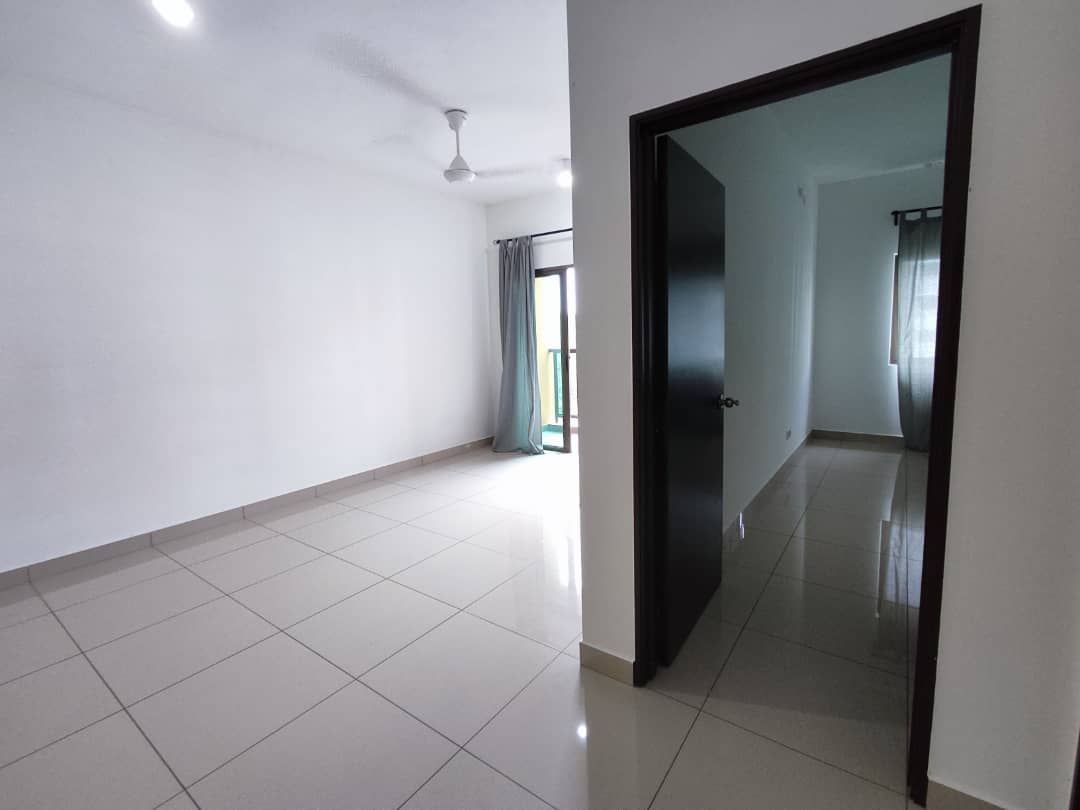 Well Maintained w2 parking 3r2b Zamrud Residence - photo 3