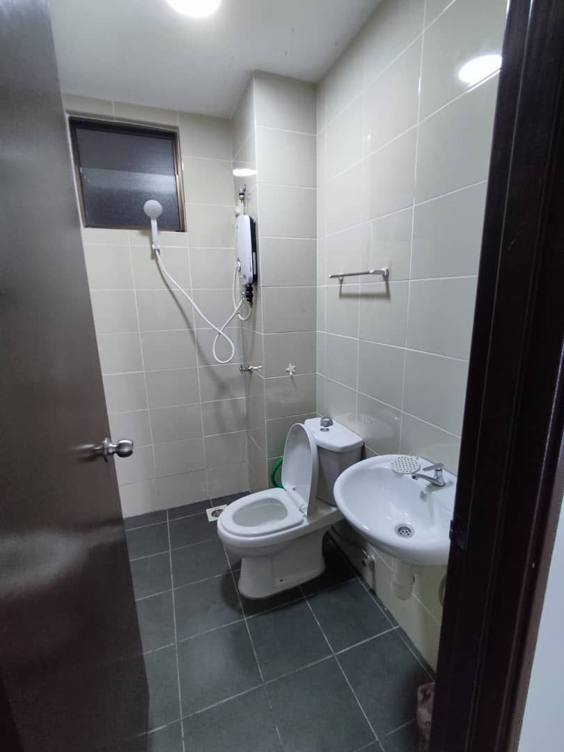 Well Maintained w2 parking 3r2b Zamrud Residence - photo 4