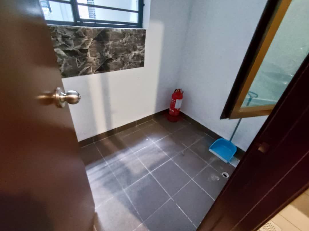 Well Maintained w2 parking 3r2b Zamrud Residence - photo 5