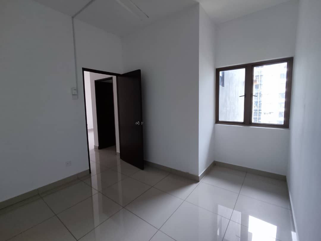 Well Maintained w2 parking 3r2b Zamrud Residence - photo 6