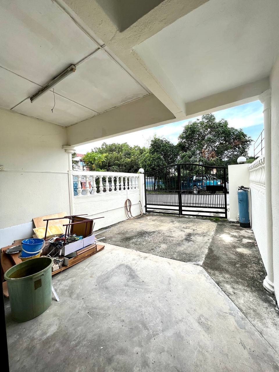 End Lot Facing Open 3 Stry Taman Putra Ampang - photo 2