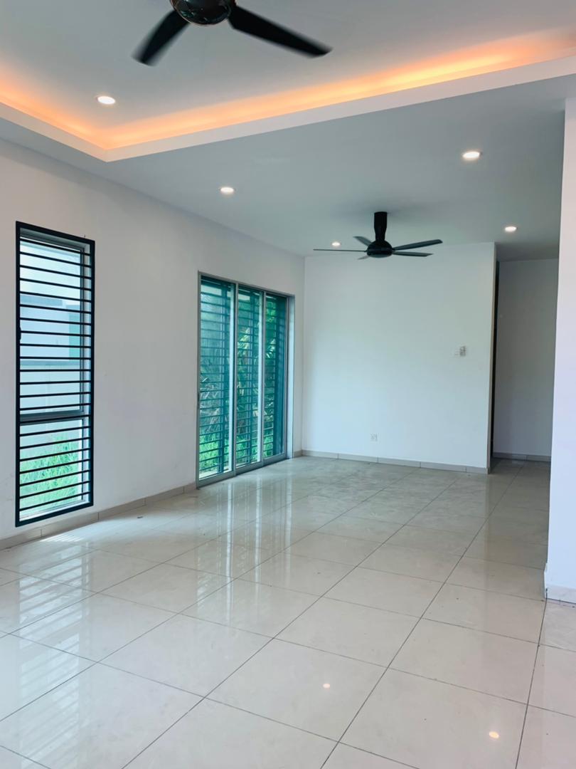 Two And Half Storey Desa Bayu Mas,Klang for Rent - photo 1