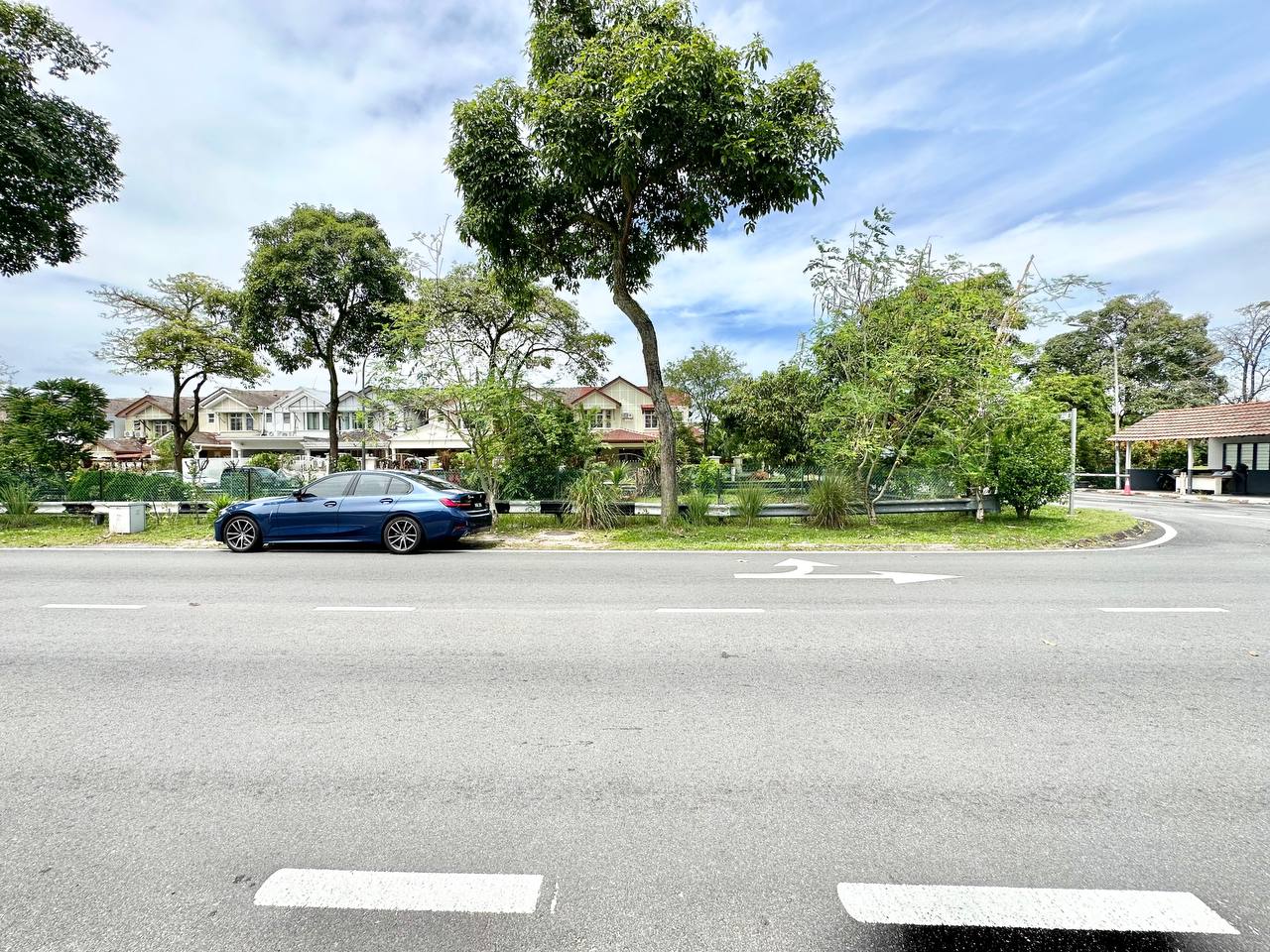 FREEHOLD FACING OPEN 2 STY HSE USJ 17 - photo 2