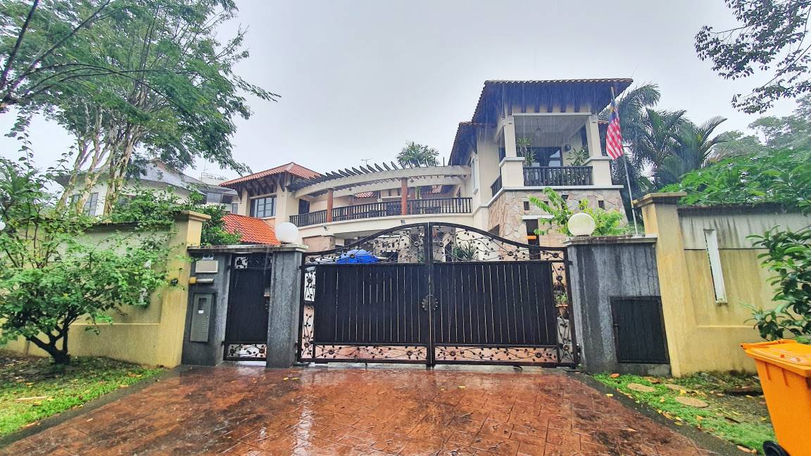 2 Storey Bungalow at Jalan Menara, Bukit Jelutong - photo 1
