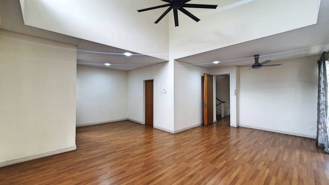 3 Storey Zero Lot Bungalow at Seksyen 4, Shah Alam - photo 2