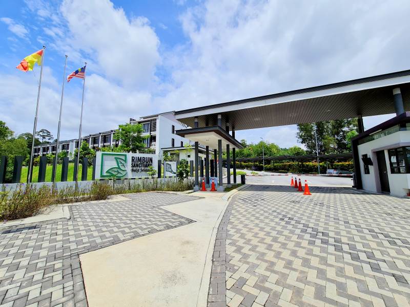 Townhouse Rimbun Sanctuary, Bukit Jelutong -rent - photo 2