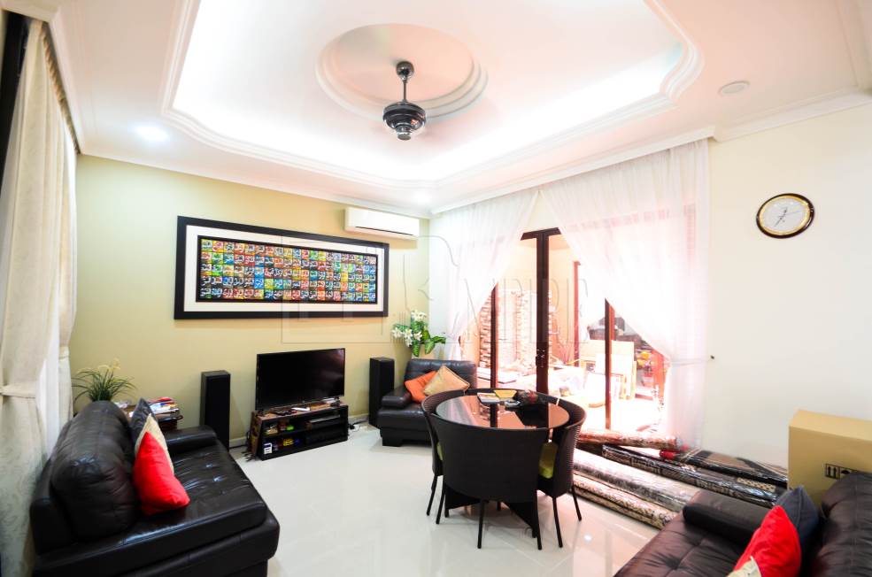 Renovated,2 Stry SuperLink House at TROPIKA 3 - photo 4