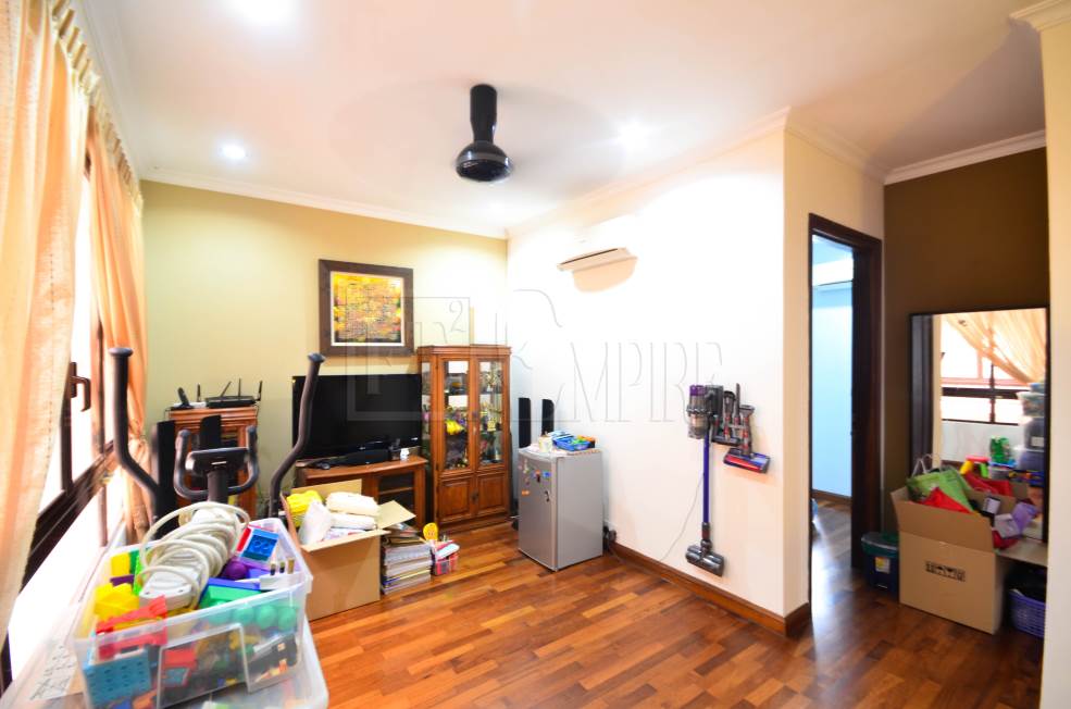 Renovated,2 Stry SuperLink House at TROPIKA 3 - photo 6