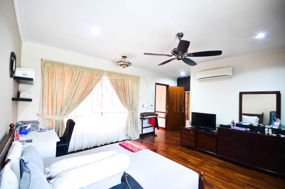 Renovated,2 Stry SuperLink House at TROPIKA 3 - photo 8