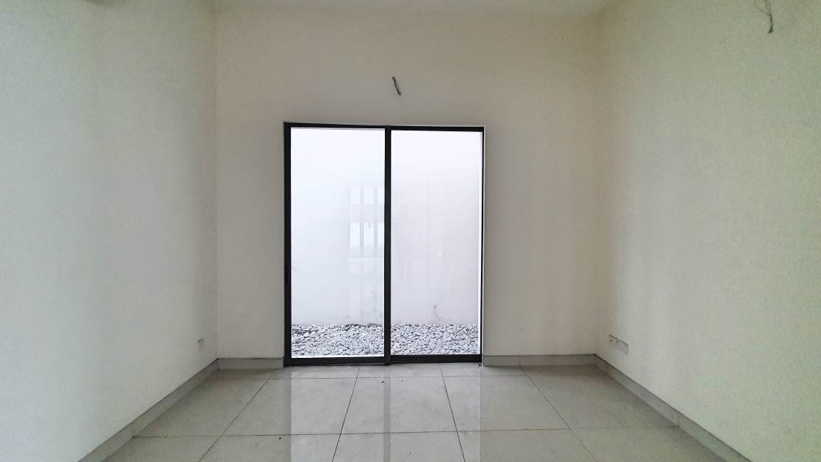 Semi Detached House  Temasya Anggun, Glenmarie - photo 12