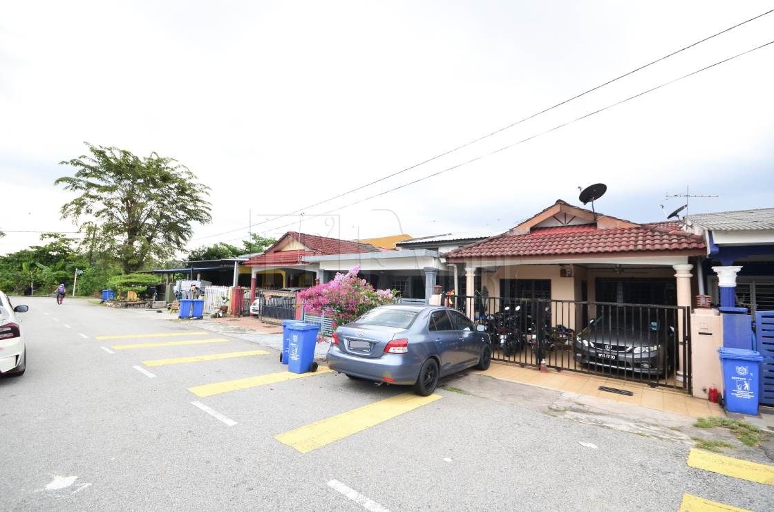 Single Storey Intermediate Seksyen 24 - photo 2