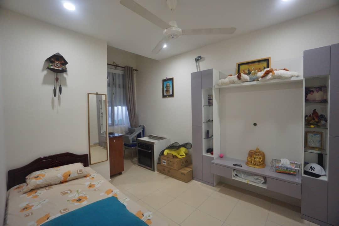 RENOVATED End Lot 2 Storey Bandar Putera 2 Klang - photo 2