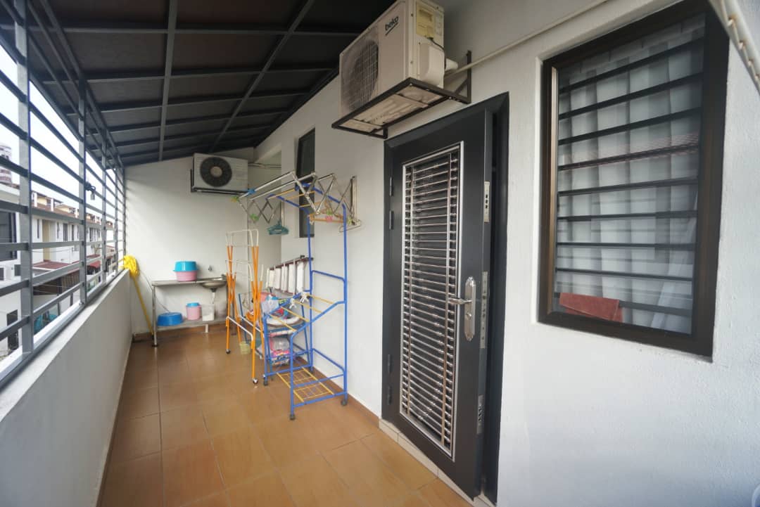 RENOVATED End Lot 2 Storey Bandar Putera 2 Klang - photo 5