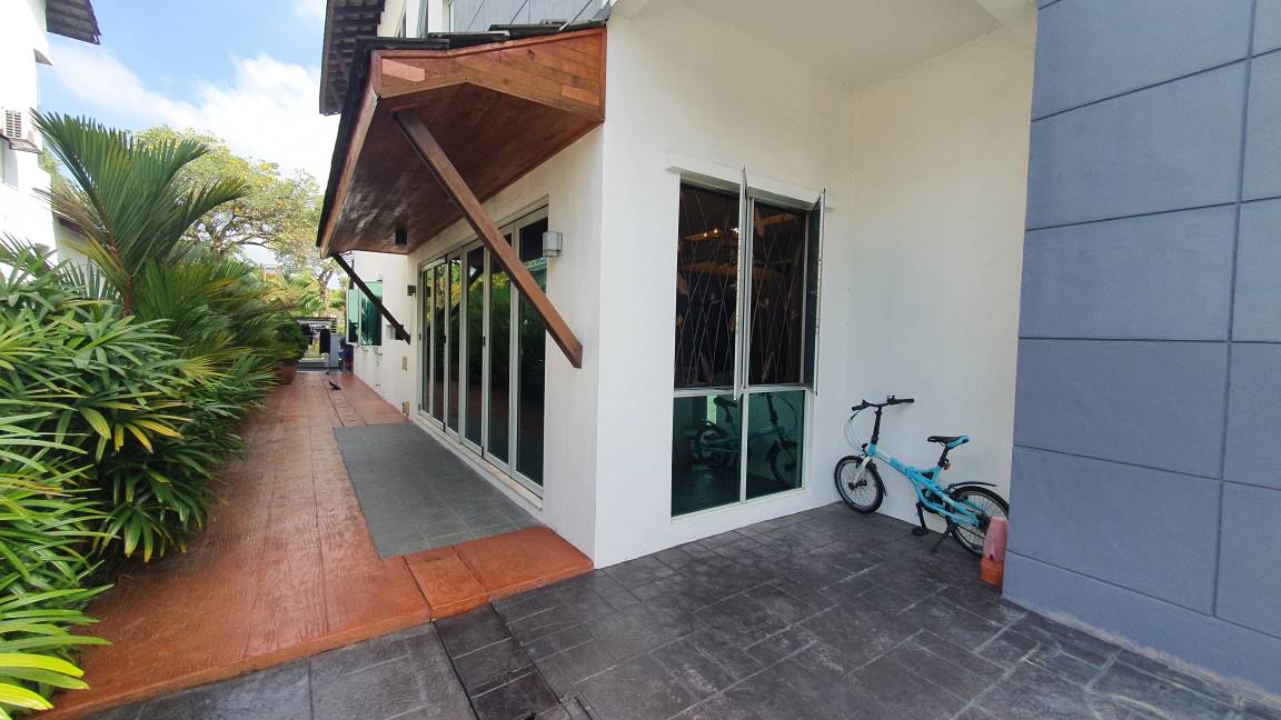2 Sty Bungalow at Laman Seri, Seksyen 13 Shah Alam - photo 3