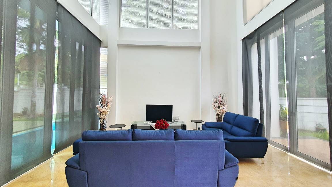 2 Sty Modern Bungalow at Jalan Topaz Seksyen 7, - photo 2