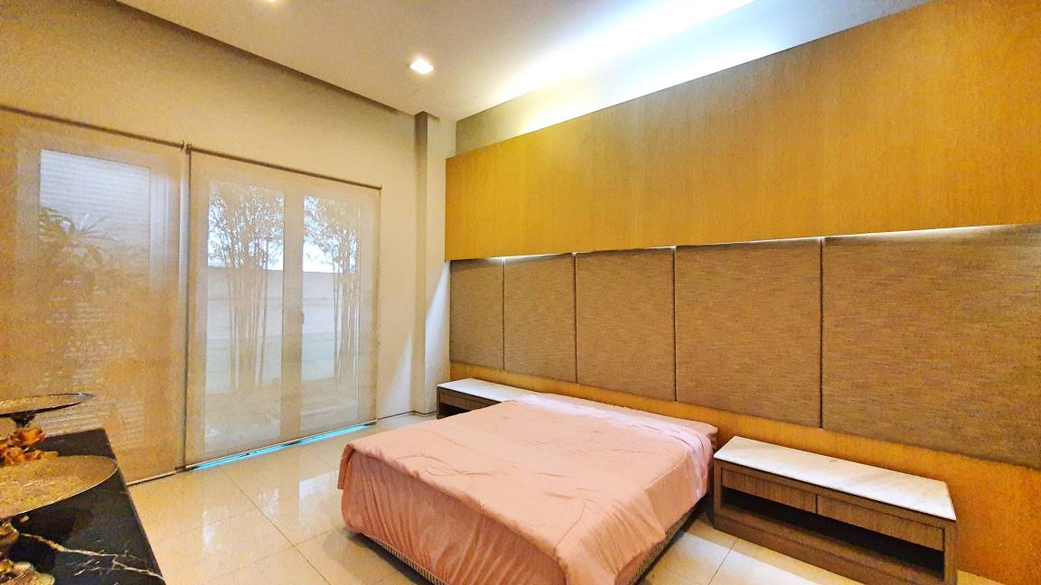 2 Sty Modern Bungalow at Jalan Topaz Seksyen 7, - photo 4