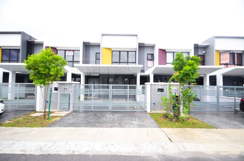 2 STOREY TERRACE DAHLIA, SECTION U12, Shah Alam - photo 1