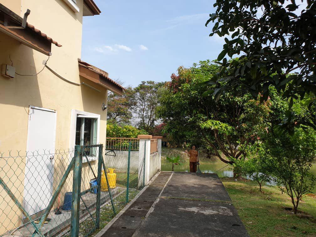 BELOW MARKET 2 Sty House Endlot at Puchong Prima - photo 3