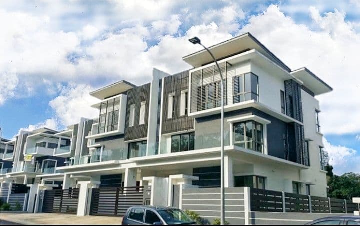 3 And Half Sty Superlink, Villa Domus, Gombak - photo 1