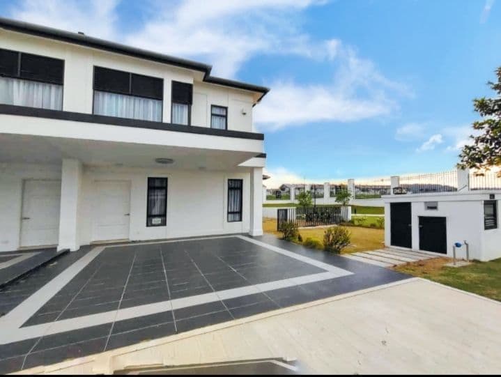 Double Storey Endlot, Eco Grandeur, Avenham Garden - photo 1