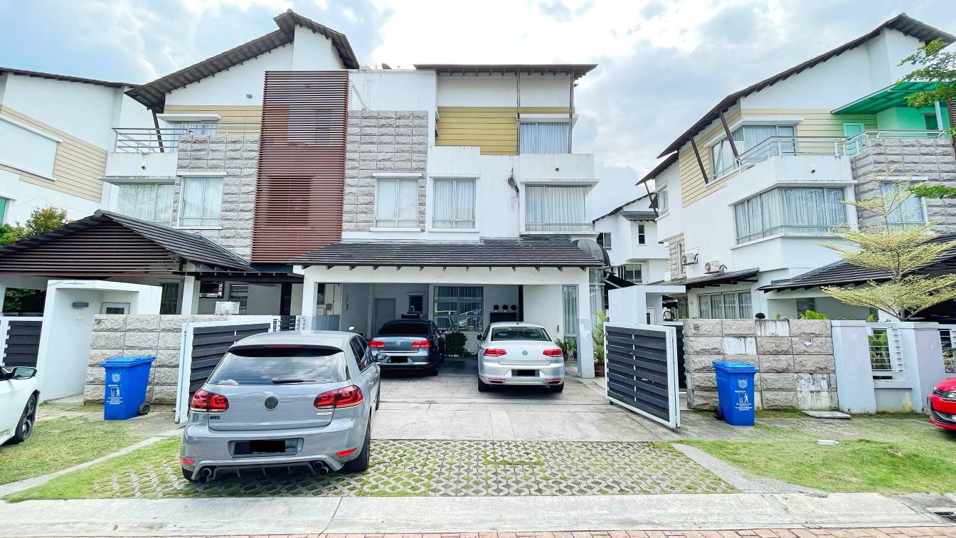 3 Storey Semi D at Laman Seri Seksyen 13 Shah Alam