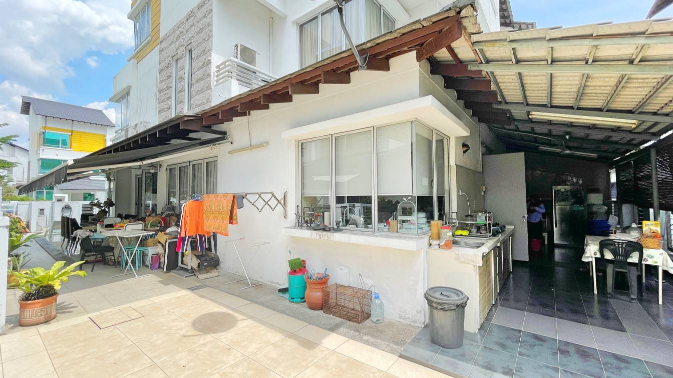3 Storey Semi D at Laman Seri Seksyen 13 Shah Alam - photo 2