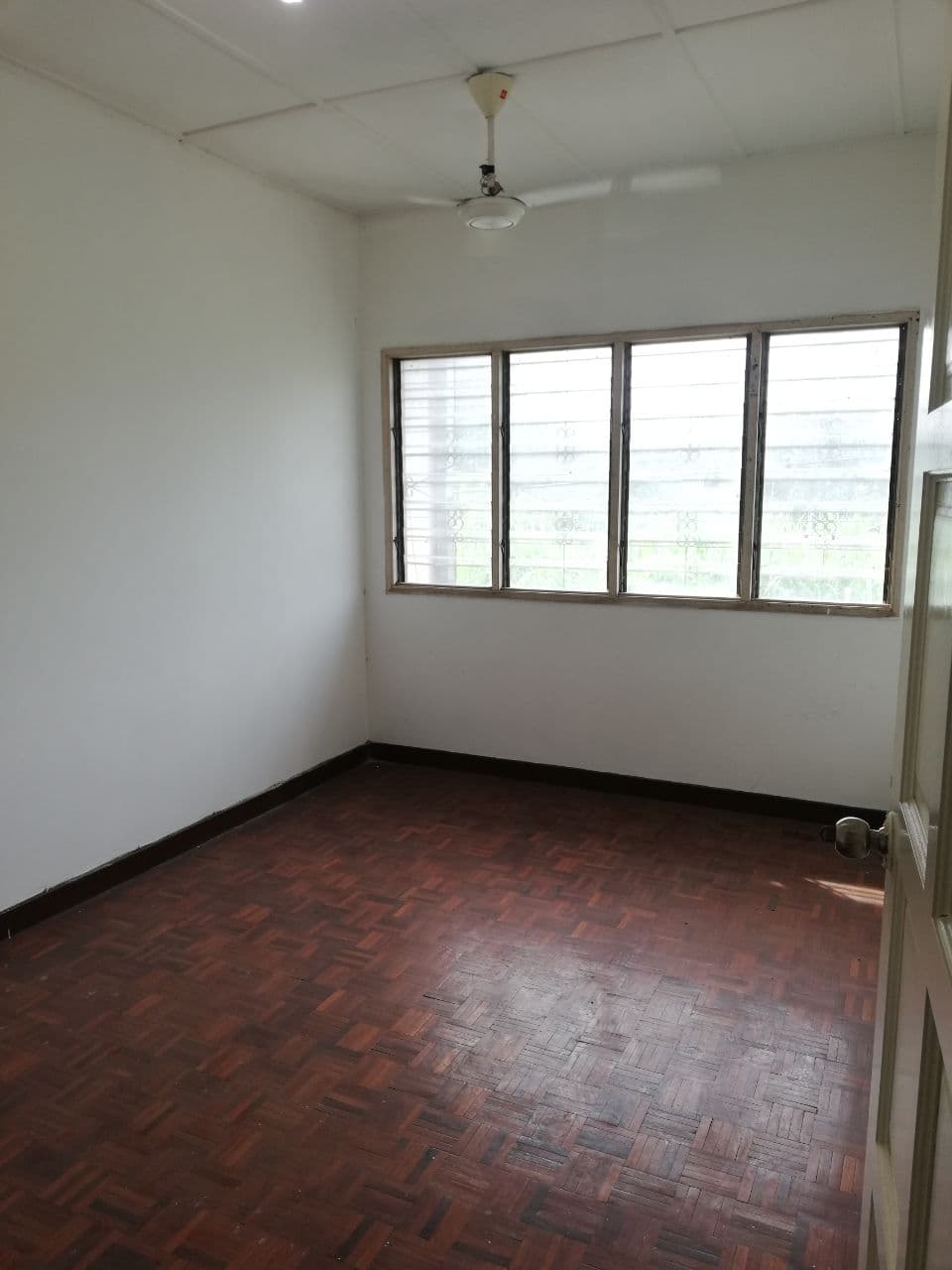 Double Storey End Lot USJ Partial Furnish