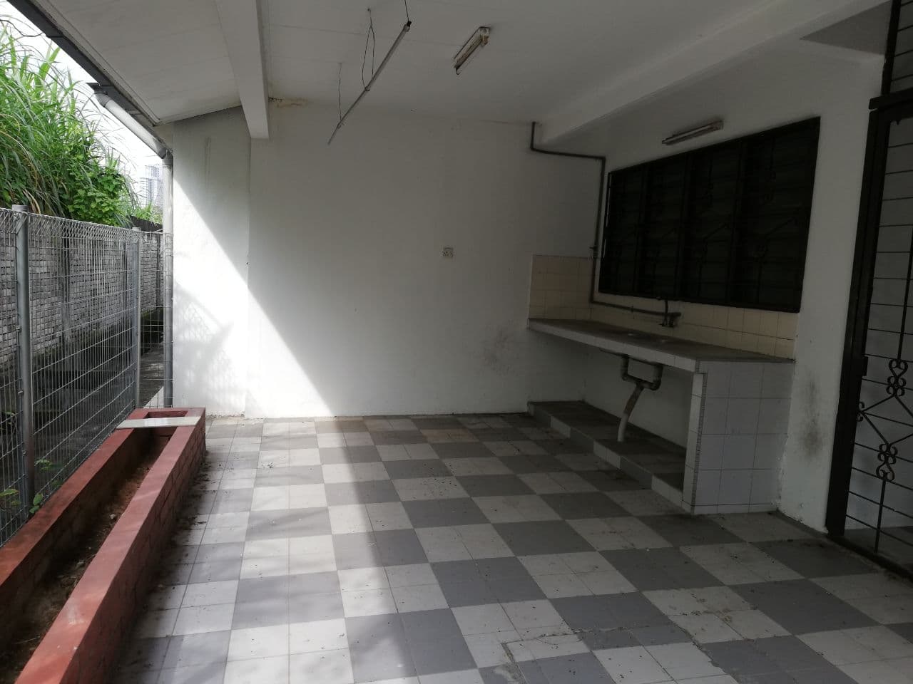 Double Storey End Lot USJ Partial Furnish - photo 2