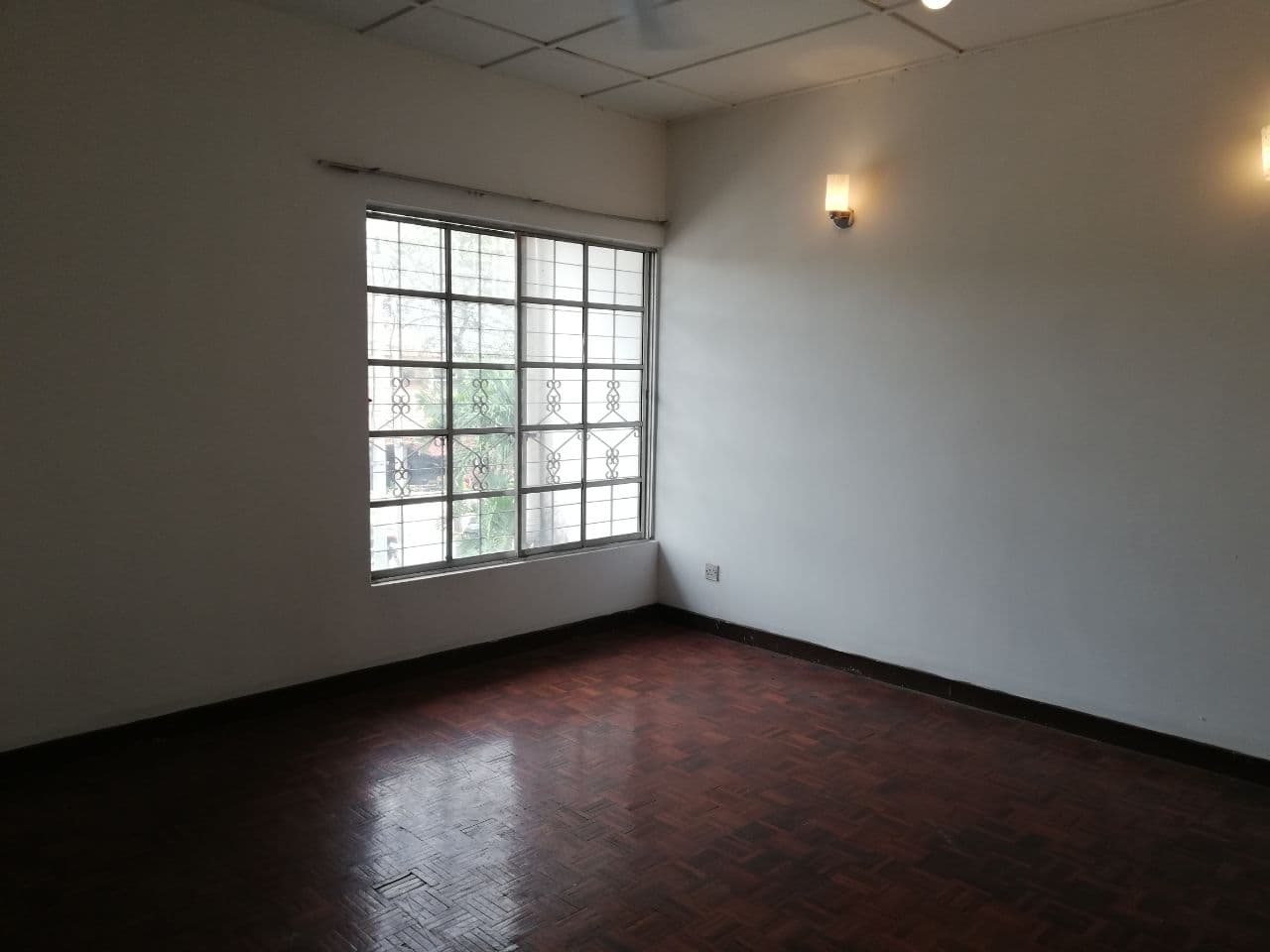 Double Storey End Lot USJ Partial Furnish - photo 6