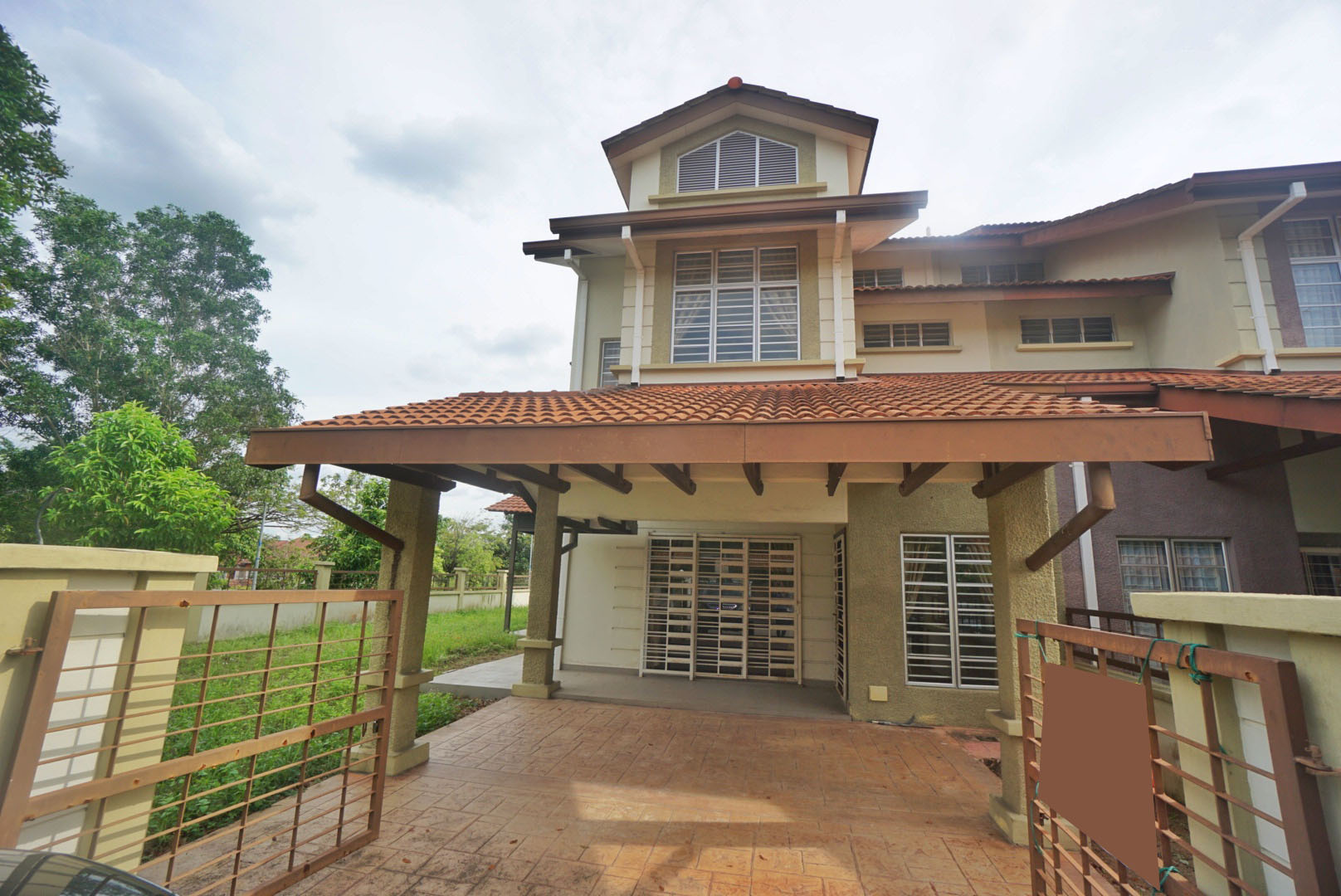 Double Storey Corner Lot RENO at Denai Alam - photo 2