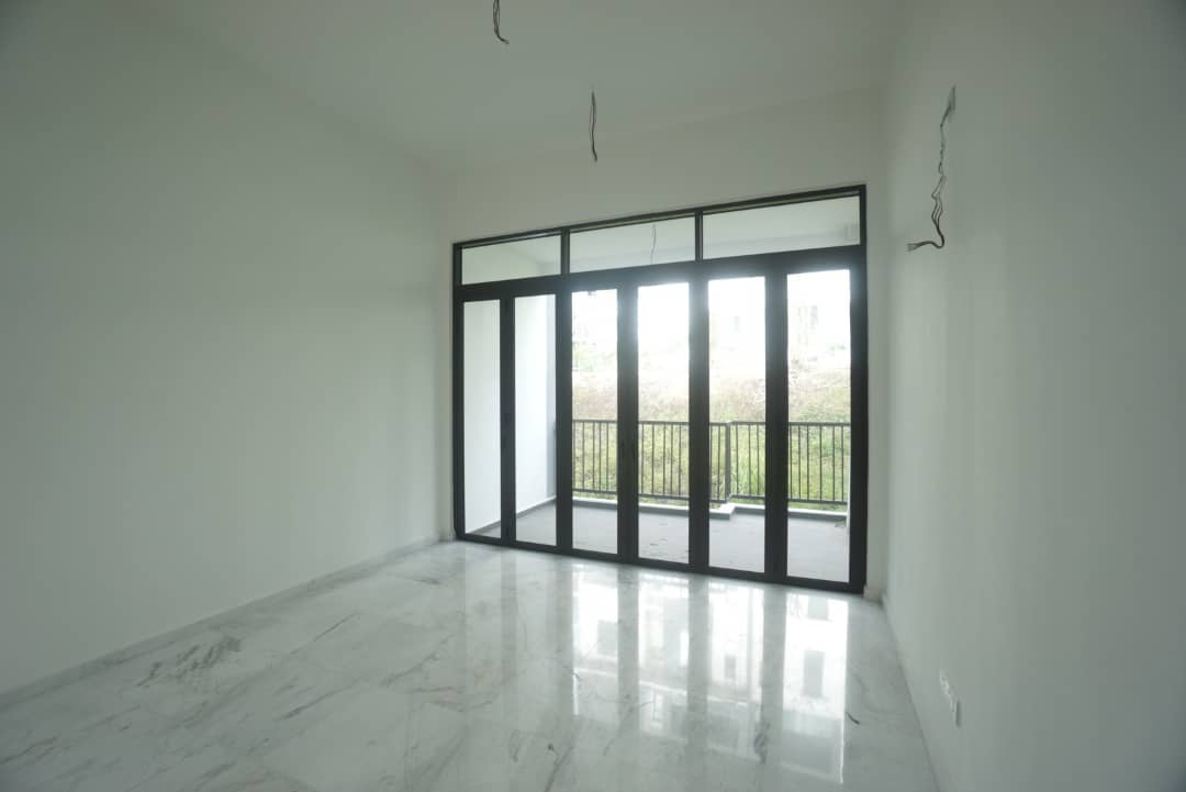 SEMI-D 4 Storey with PRIVATE LIFT at Kingsley Hill - photo 2