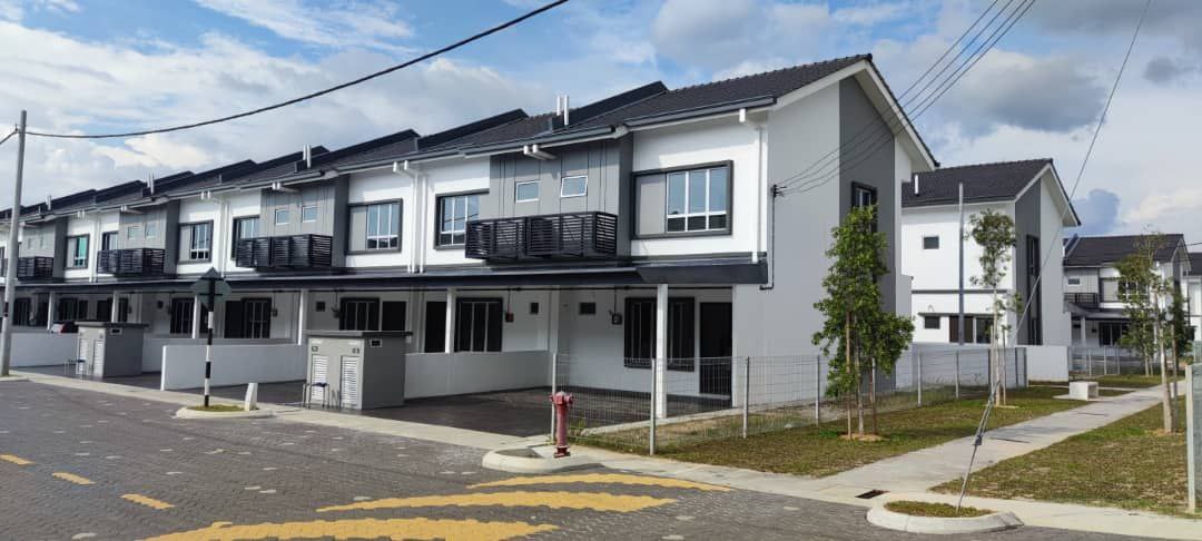 BASIC NEW ENDLOT 2sty Rentak Perdana Puncak Alam - photo 1