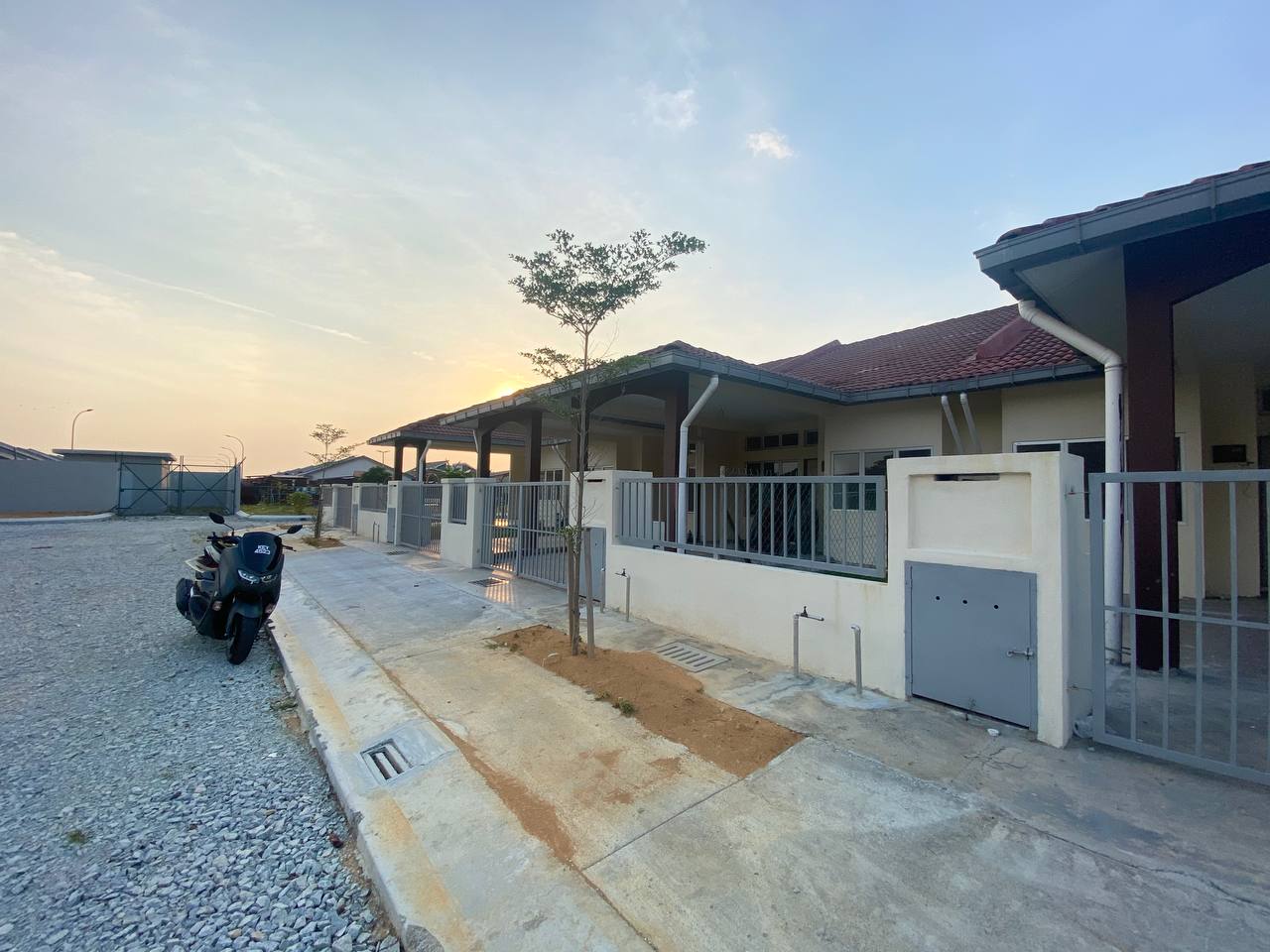 NEW Single Storey Jalan Universiti Seksyen 30 - photo 2
