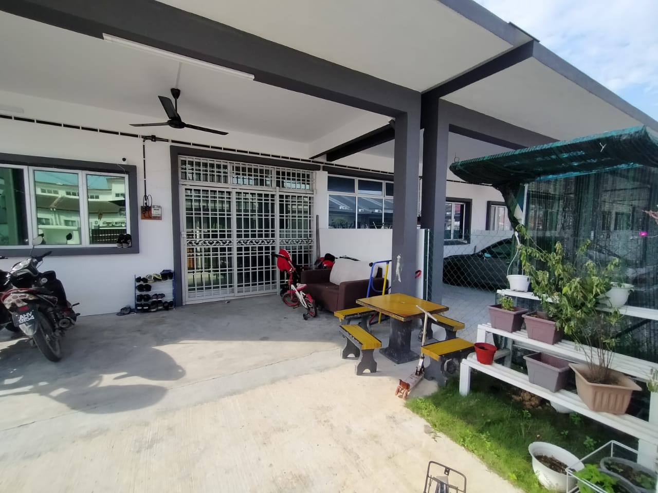 END LOT  WITH KITCHEN CABINET Seksyen 29