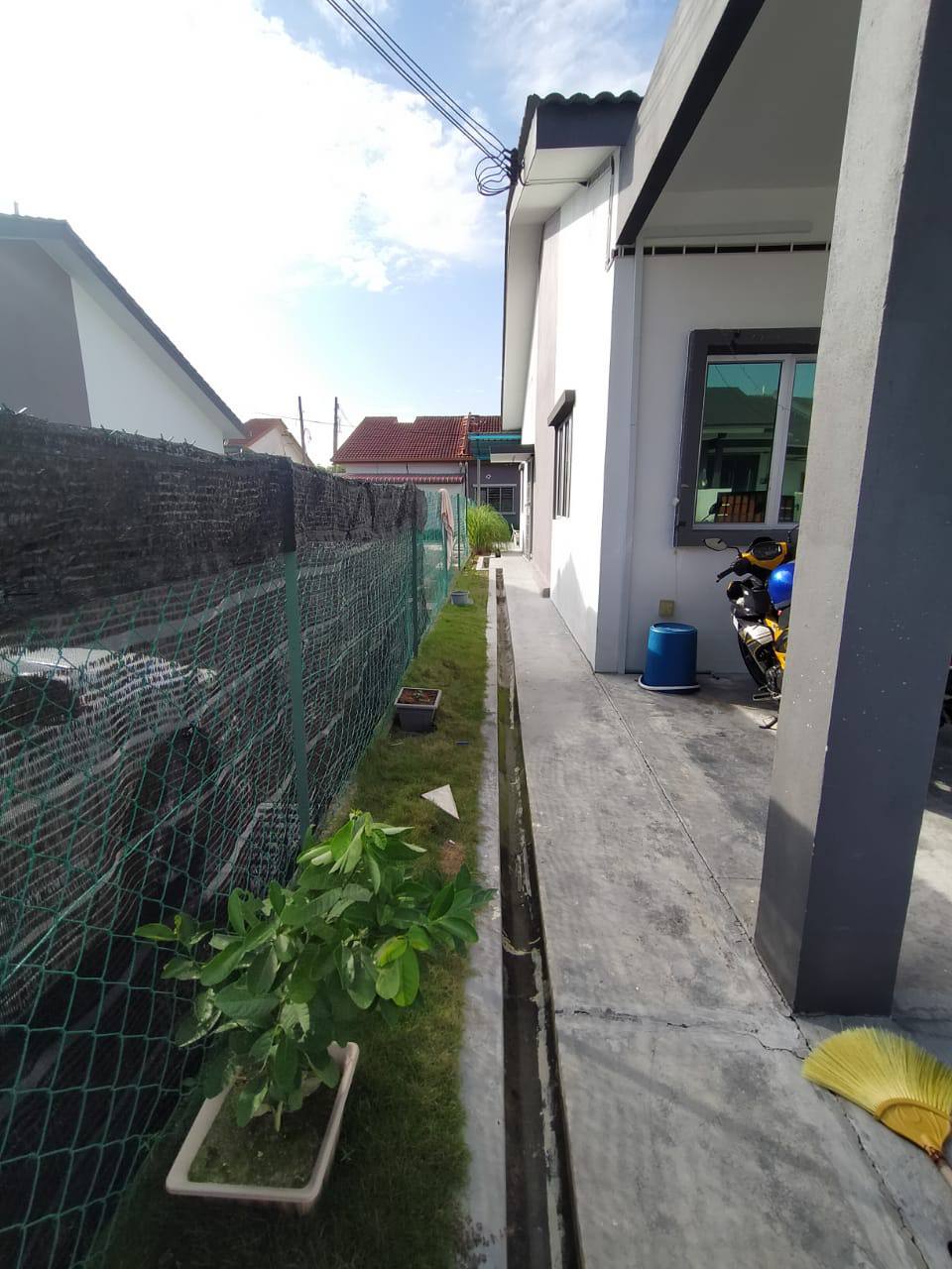 END LOT  WITH KITCHEN CABINET Seksyen 29 - photo 2