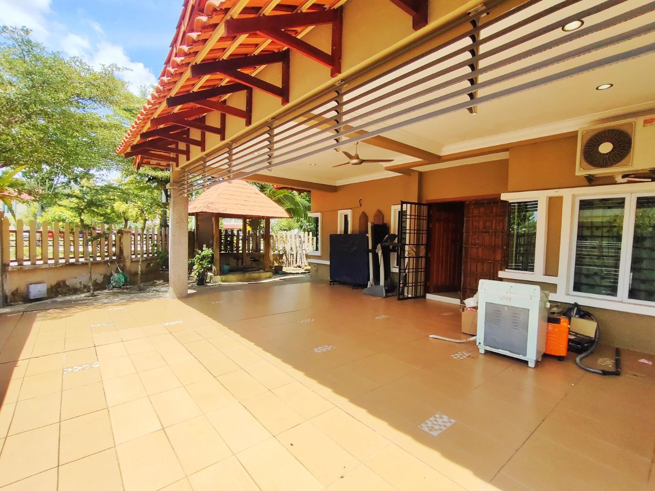 EXTENTED RENOVATED CORNER LOT 2sty Bukit Bandaraya