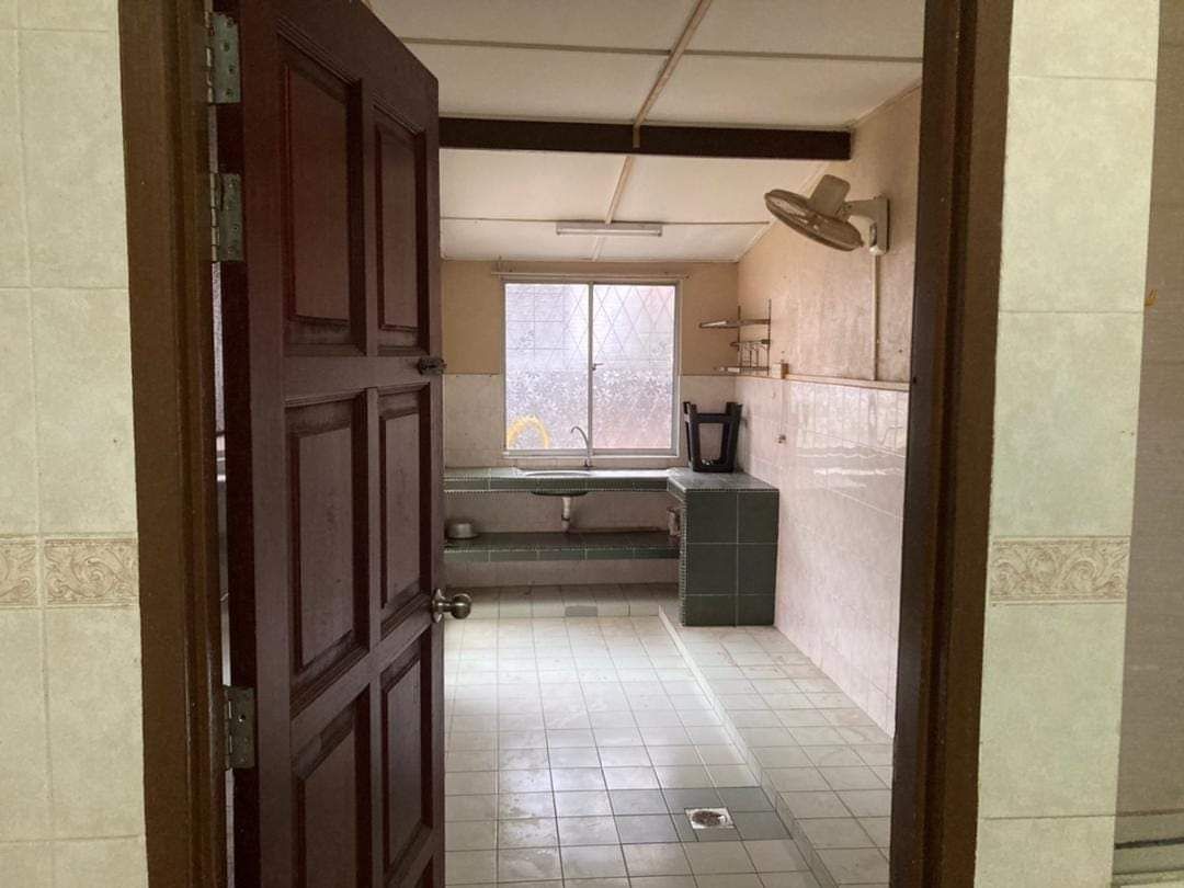 PARTLY FURNISH 2sty Seksyen 13 Shah Alam - photo 9