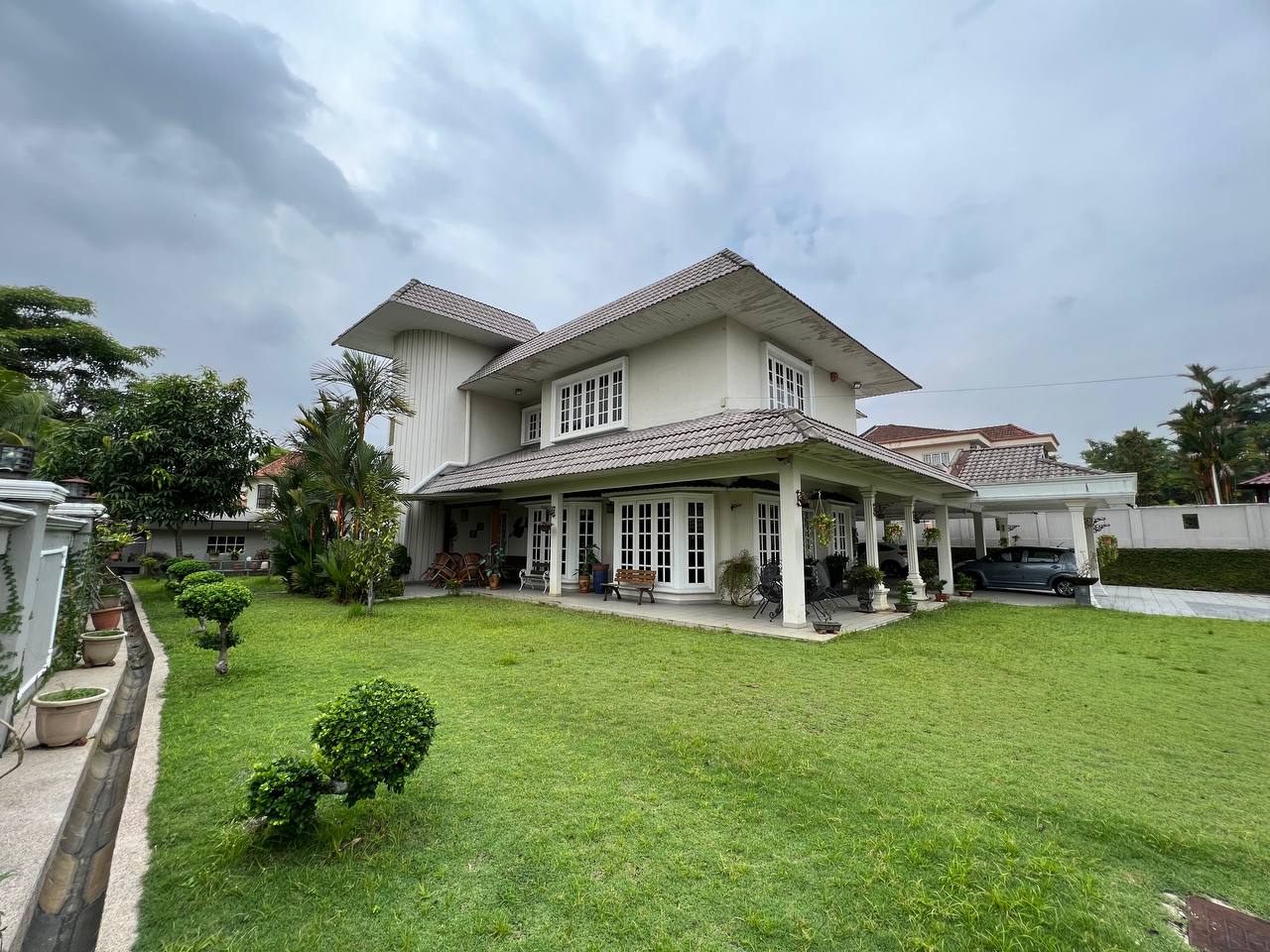 RENOVATED HUGE LAND AREA 2sty Bungalow Seksyen 6 - photo 2