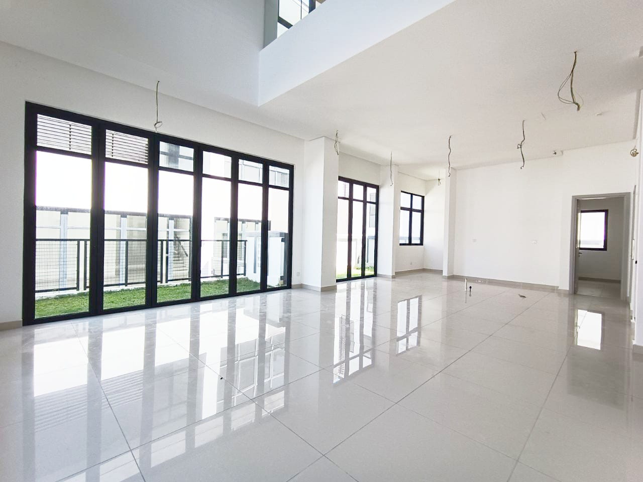 Brand New 3 Storey Bungalow Seksyen 13 - photo 3