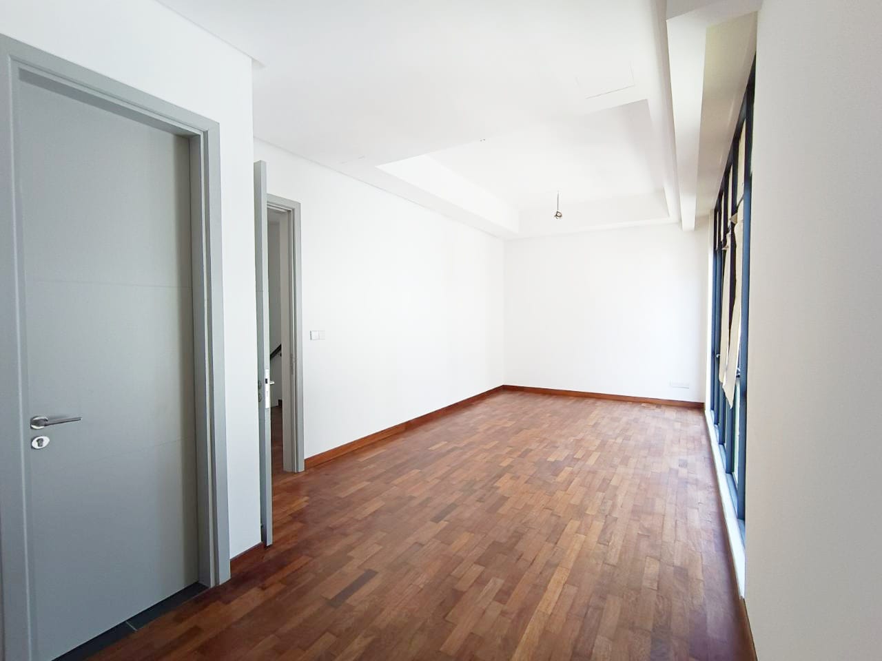 Brand New 3 Storey Bungalow Seksyen 13 - photo 4