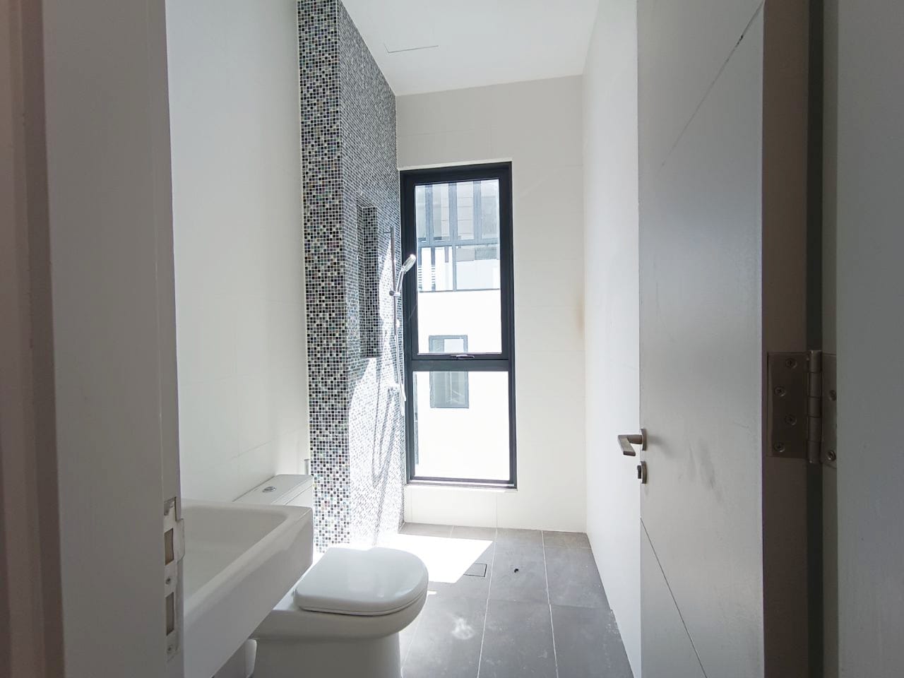 Brand New 3 Storey Bungalow Seksyen 13 - photo 5