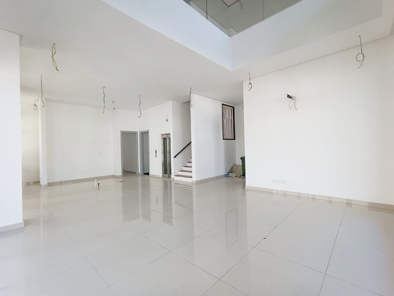 Brand New 3 Storey Bungalow Seksyen 13 - photo 7