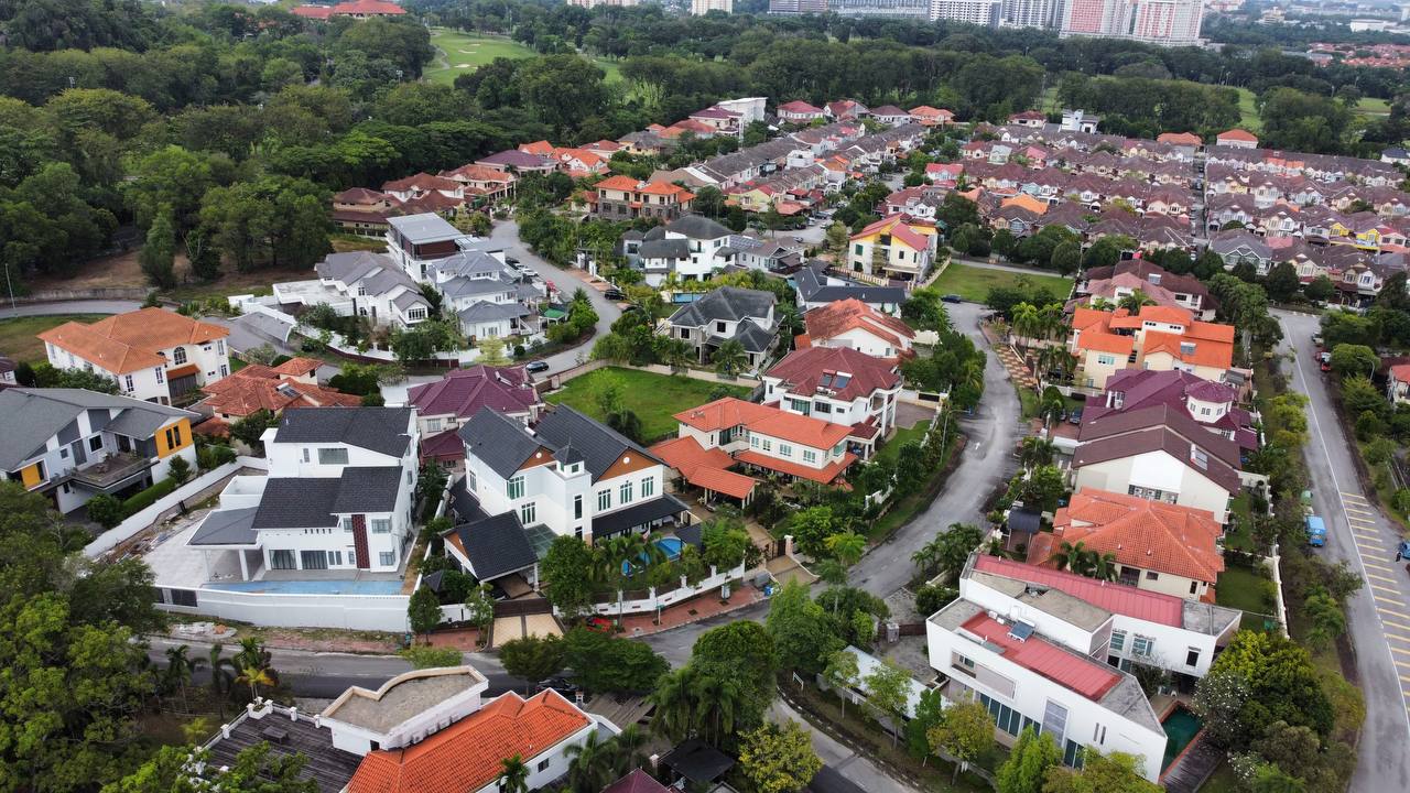 2Sty Bungalow Taman Tadisma, Seksyen 13 Shah Alam - photo 2