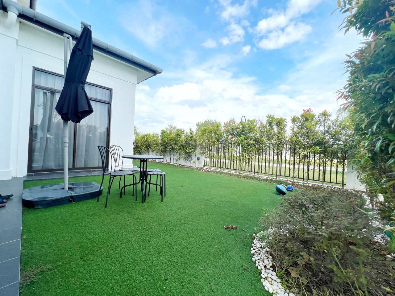 Corner 2sty Avenham Garden Nice Renovated