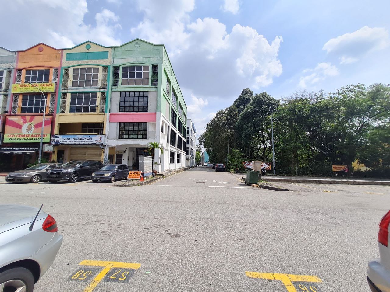 Three Halfsty Shoplot Seksyen 9 Shah Alam Tenanted - photo 2